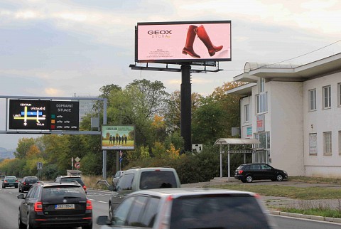 Podzimní a zimní kolekce obuvi značky GEOX na reklamních plochách v Praze